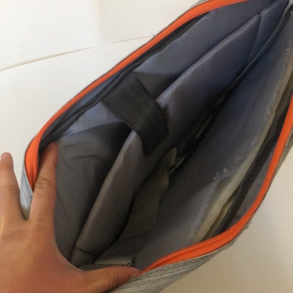 Laptop bag fits most laptops - Picture 3 of 5